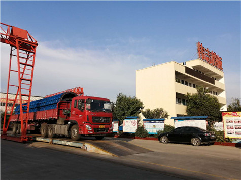 圆柱钢模板发往河南栾川工地